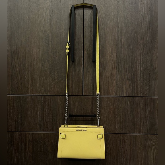 NWT Michael Kors Rayne Crossbody in Sunshine - Picture 2 of 5